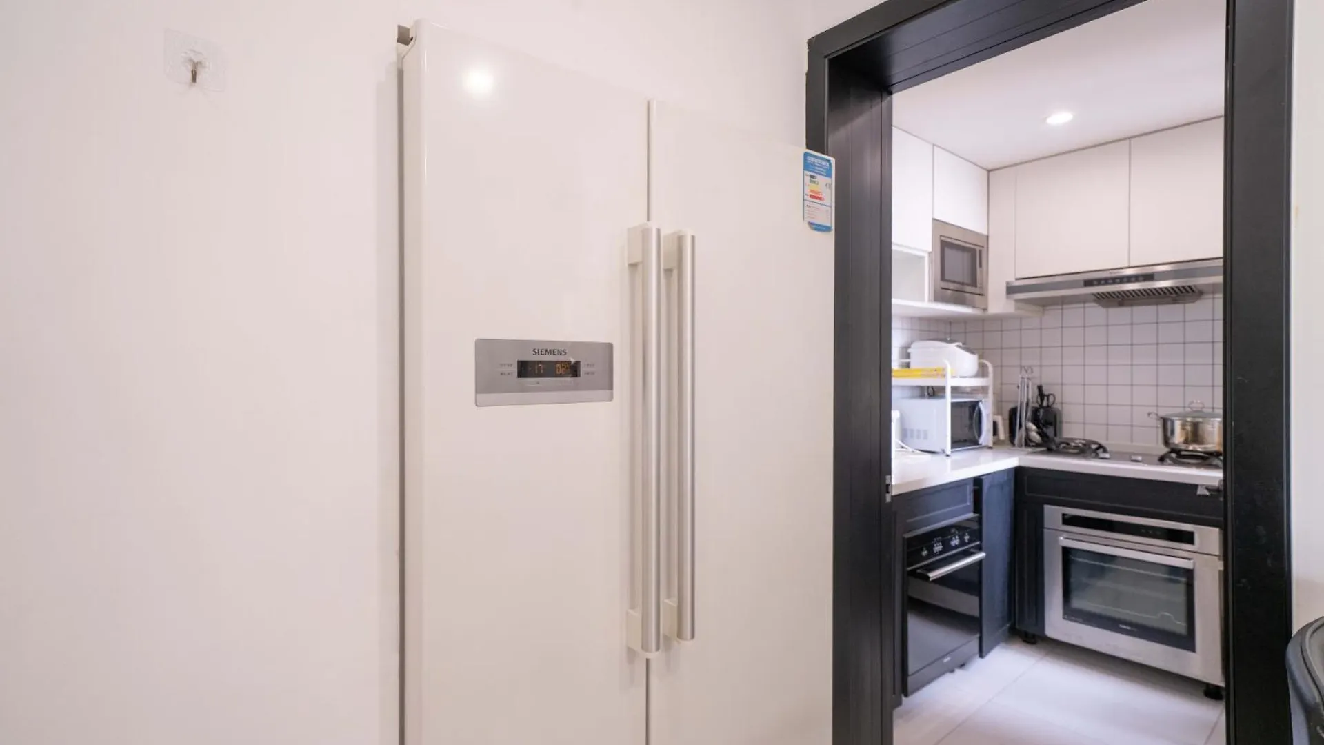 Cloudlike Serenity-Family Apartment In Central Shanghai China