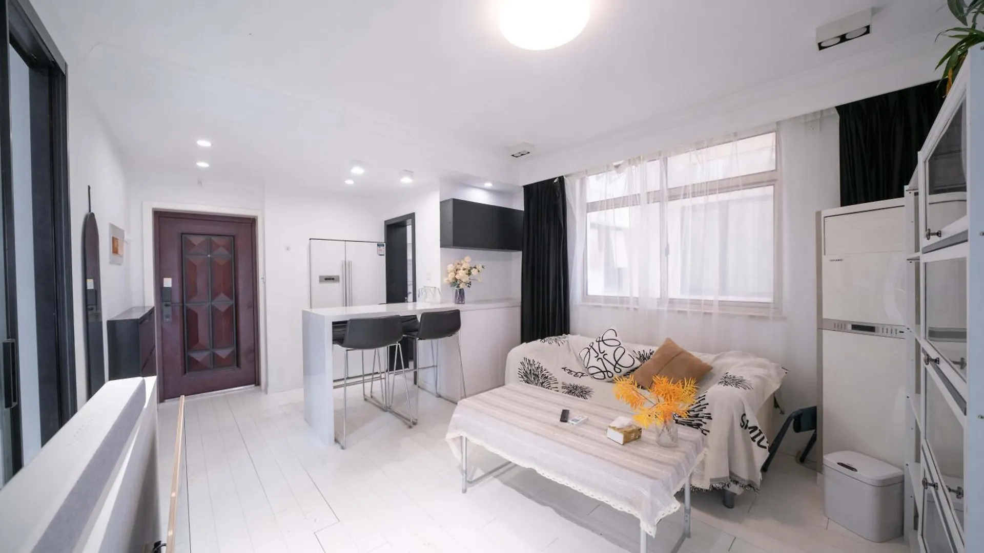 Cloudlike Serenity-Family Apartment In Central Shanghai 0*,  China